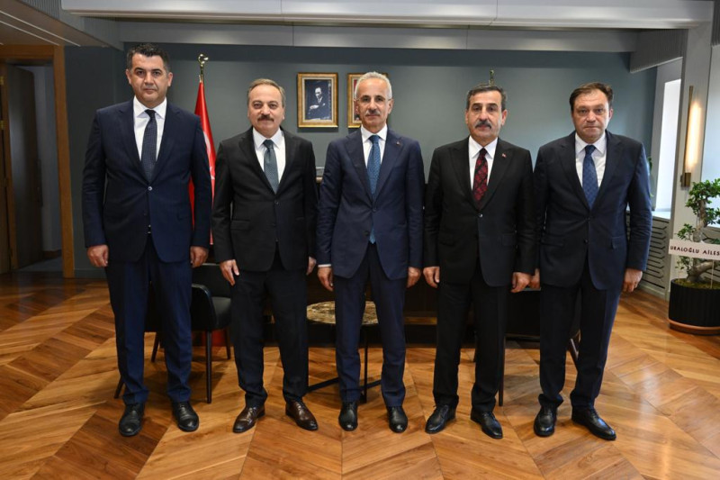Ulaştırma ve Altyapı Bakanı olarak atanan Sayın Abdulkadir Uraloğlu'nu Ziyaret Ettik