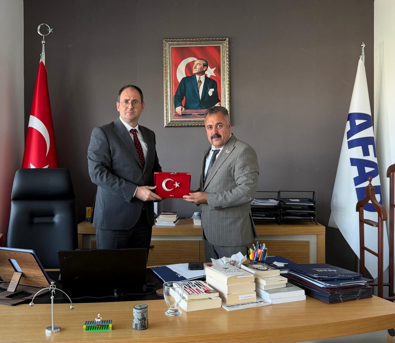 Genel Sekreterimiz Özgür SÜZGÜN, AFAD Başkanlığı İnsan Kaynakları Yönetim Dairesi Başkanı olarak atanan Sayın Necip Enes MERBUT Bey’e hayırlı olsun ziyaretinde bulundu.